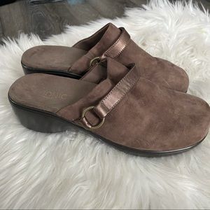 Vionic Chocolate Brown Suede Clogs